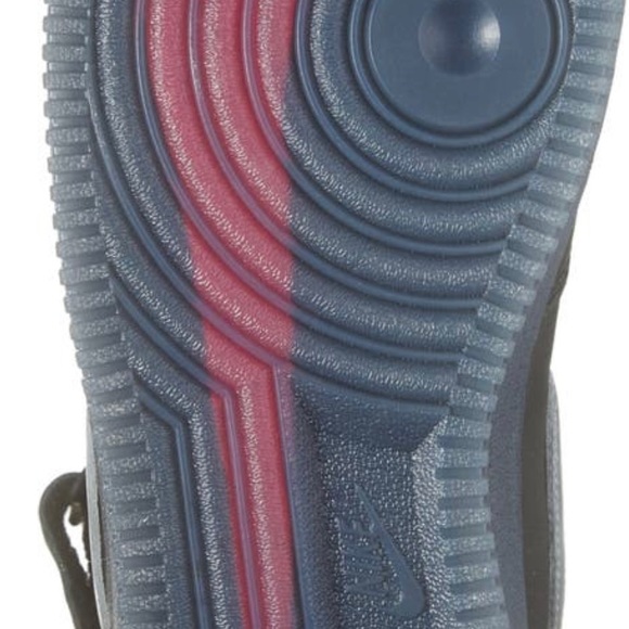 AIR FORCE 1 MID PRM
BLACK/METALLIC SILVER
NOIR/ARGENT METALLIQUE - Picture 2 of 11